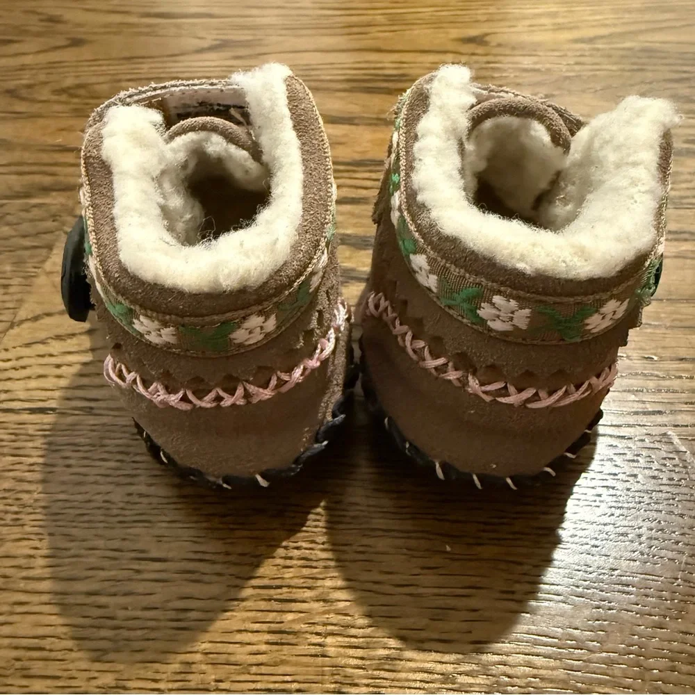 Pediped Embroidered Baby Shoes with Cozy Fur Lining and BOA Closure